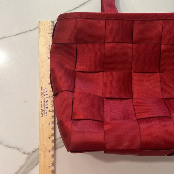 Seat Belt Purse - Picture 2 of 6